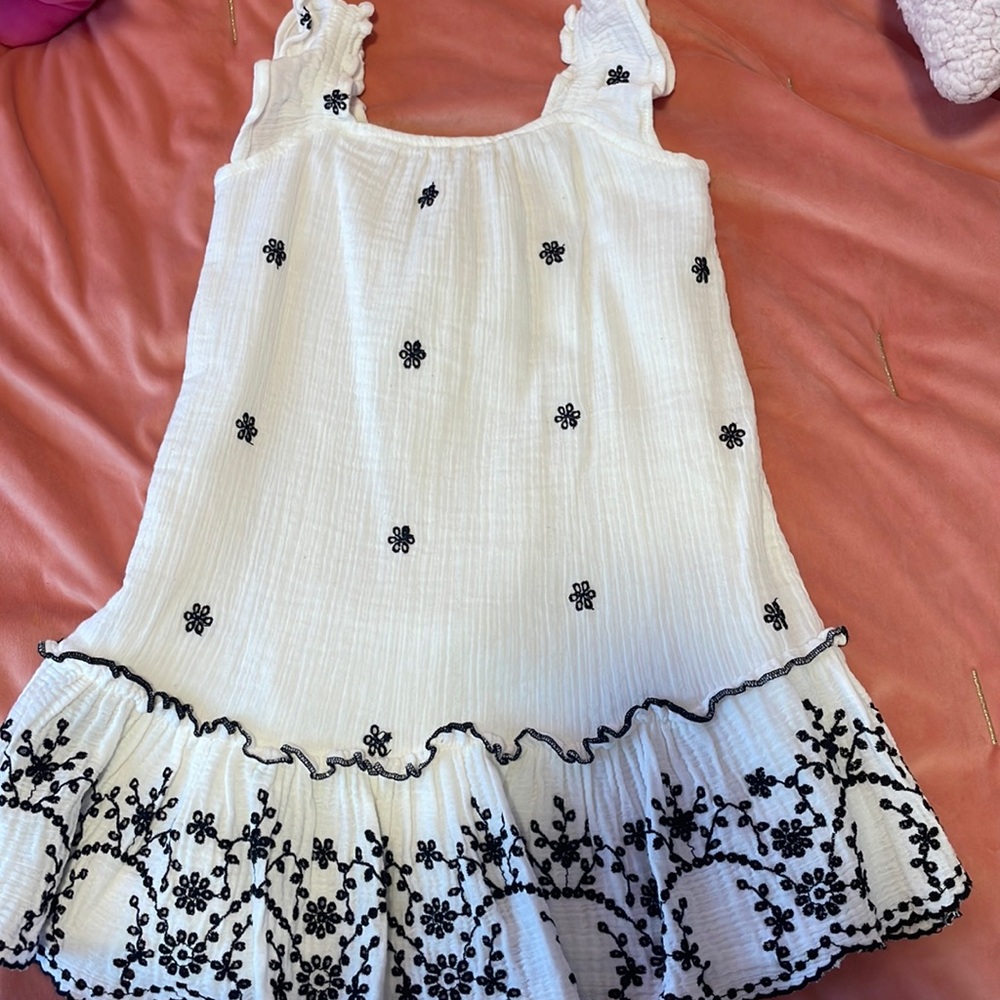Zara girls dress. Never worn.